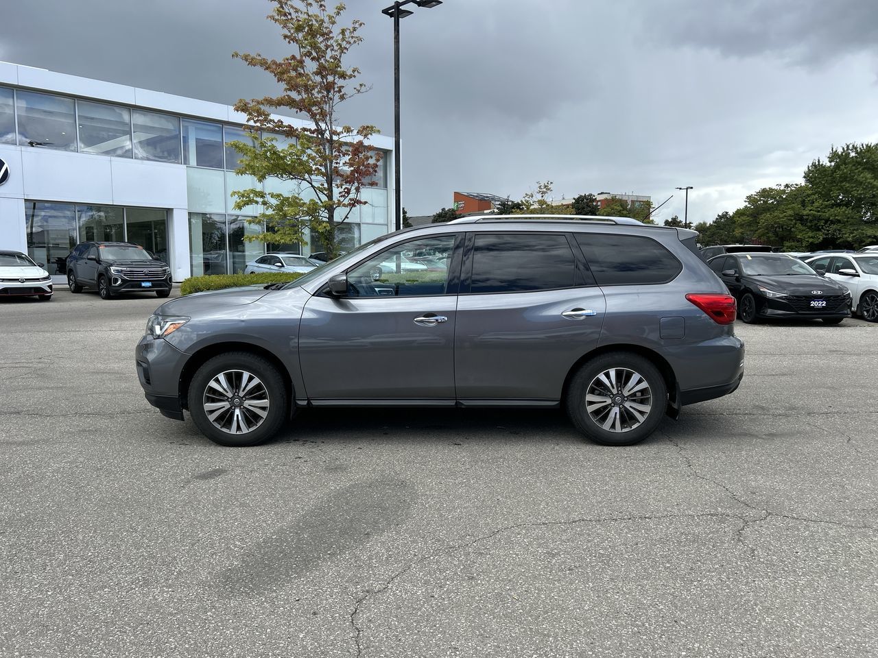 2017 Nissan Pathfinder in Mississauga, Ontario