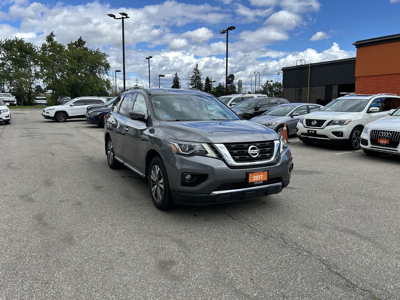 2017 Nissan Pathfinder in Mississauga, Ontario