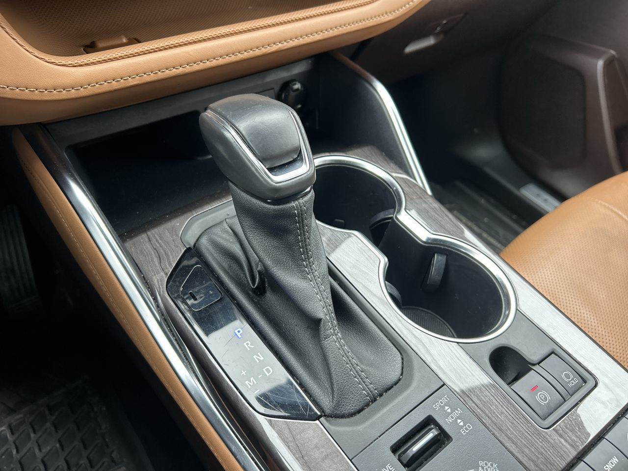 2022 Toyota Highlander in Mississauga, Ontario