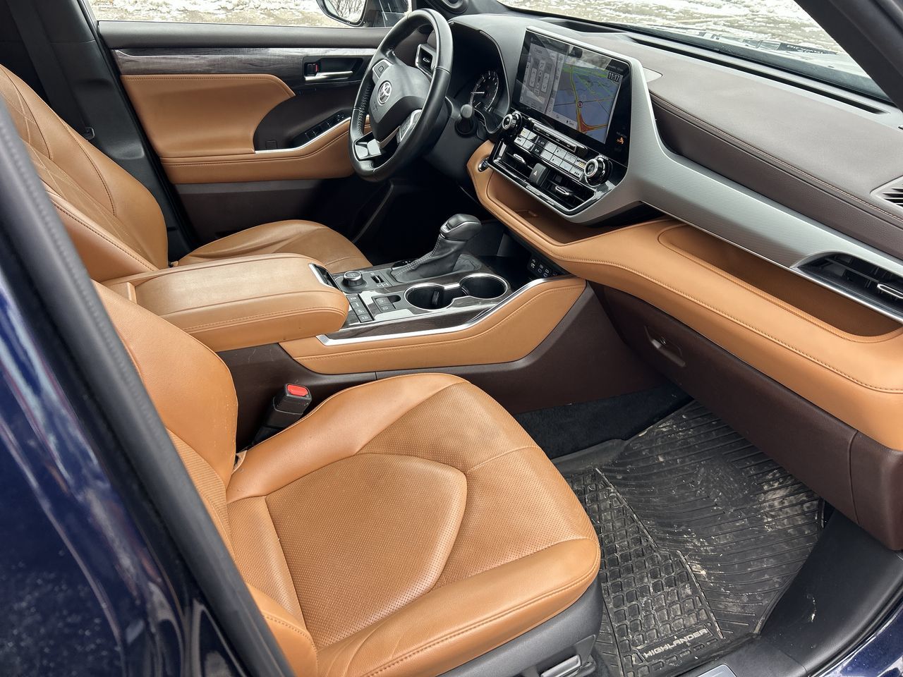 2022 Toyota Highlander in Mississauga, Ontario