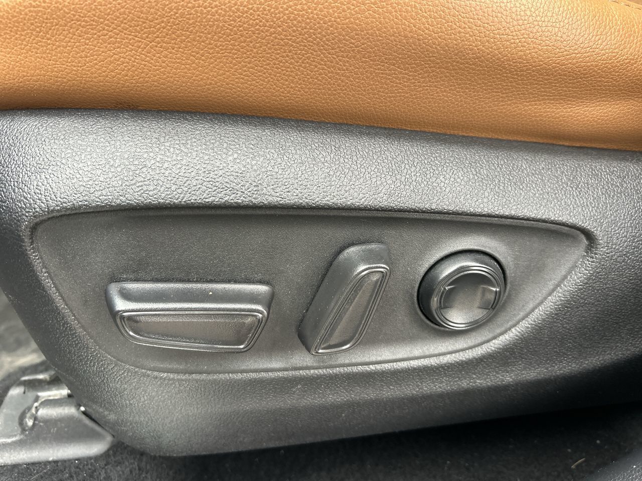 2022 Toyota Highlander in Mississauga, Ontario