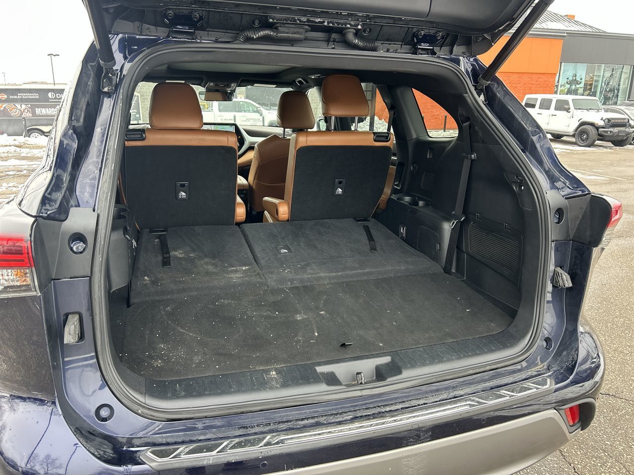 2022 Toyota Highlander in Mississauga, Ontario