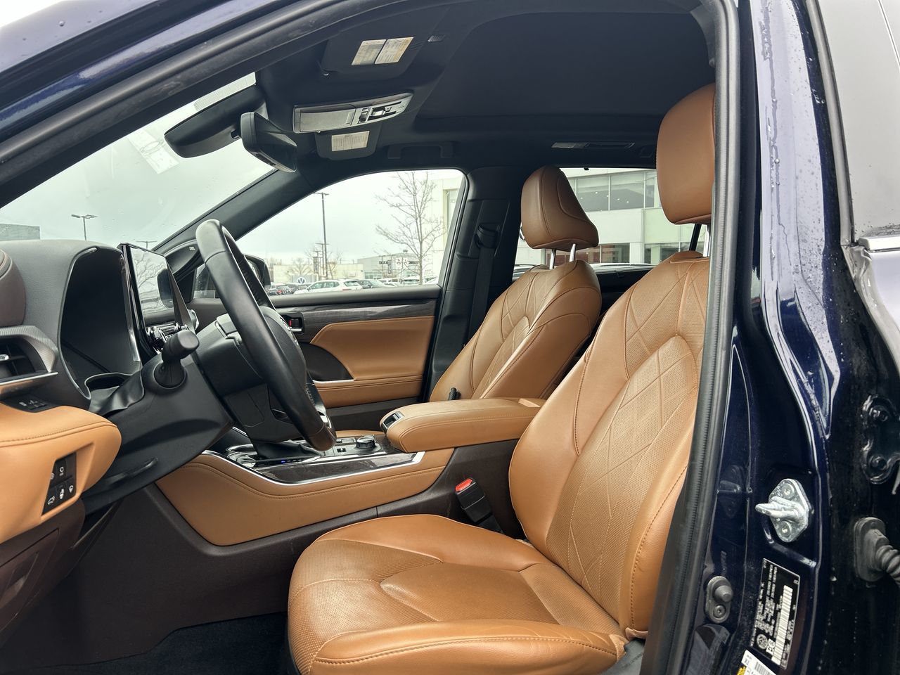 2022 Toyota Highlander in Mississauga, Ontario