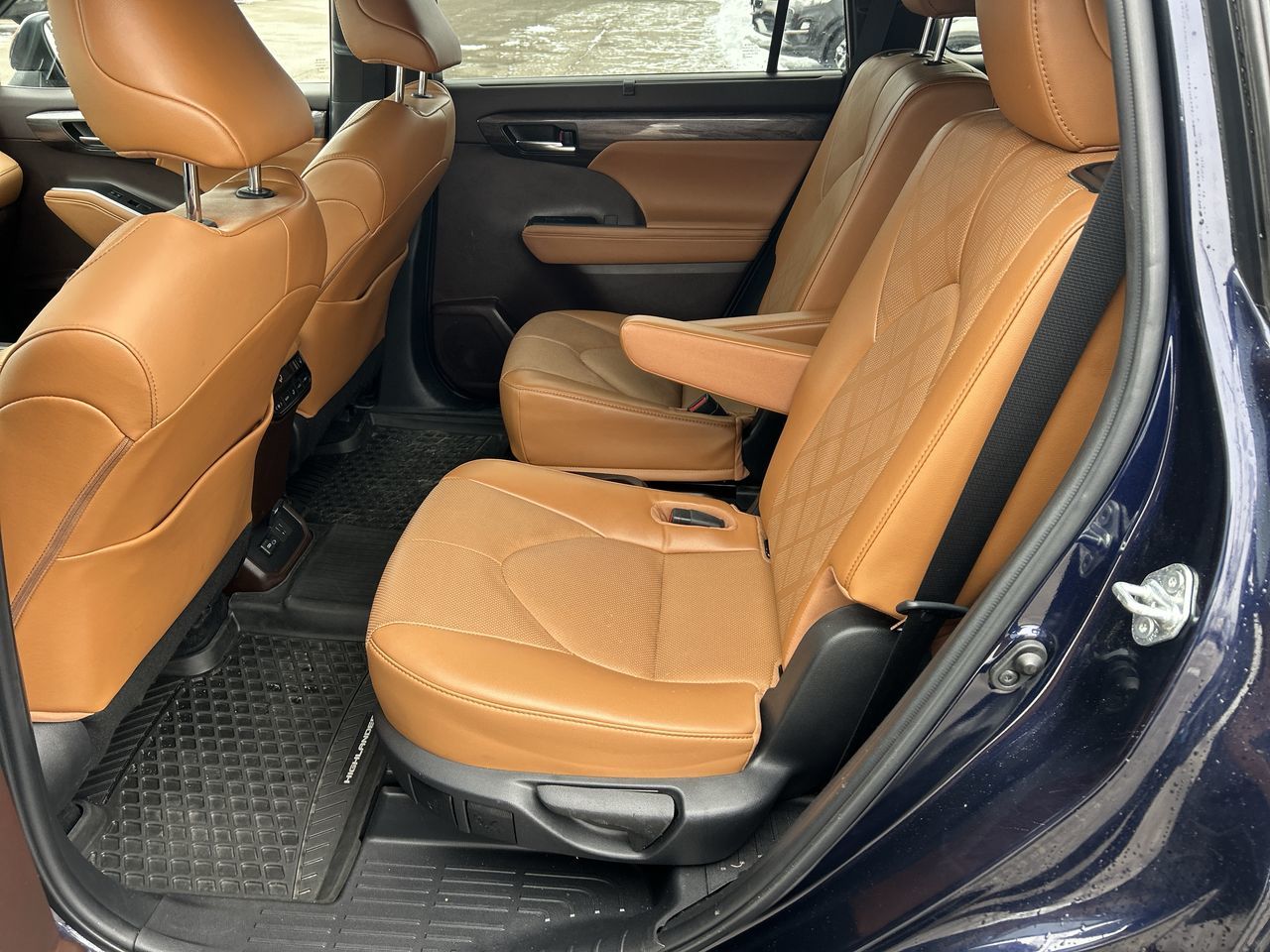 2022 Toyota Highlander in Mississauga, Ontario