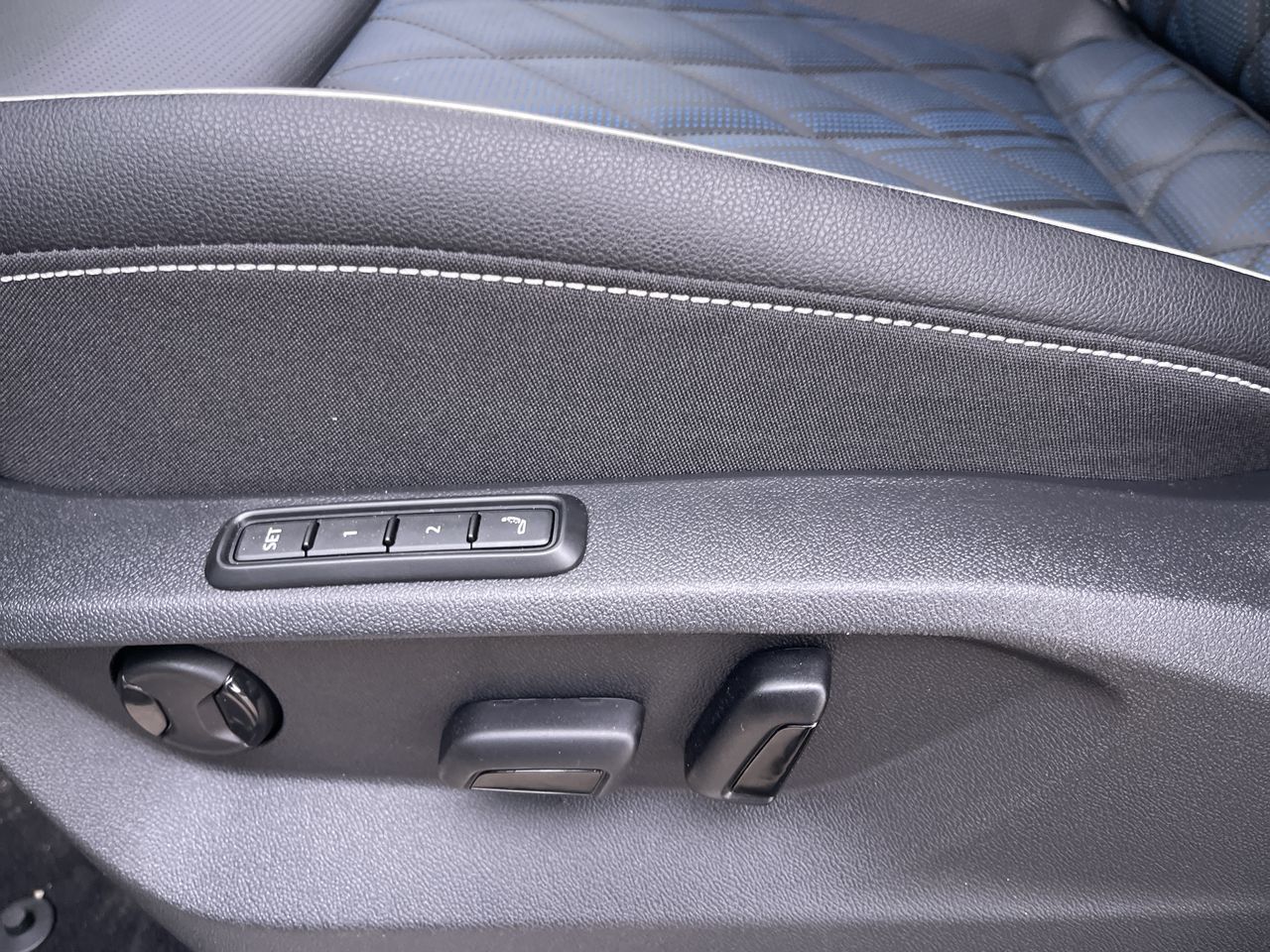 2026 Volkswagen Atlas Cross Sport in Mississauga, Ontario