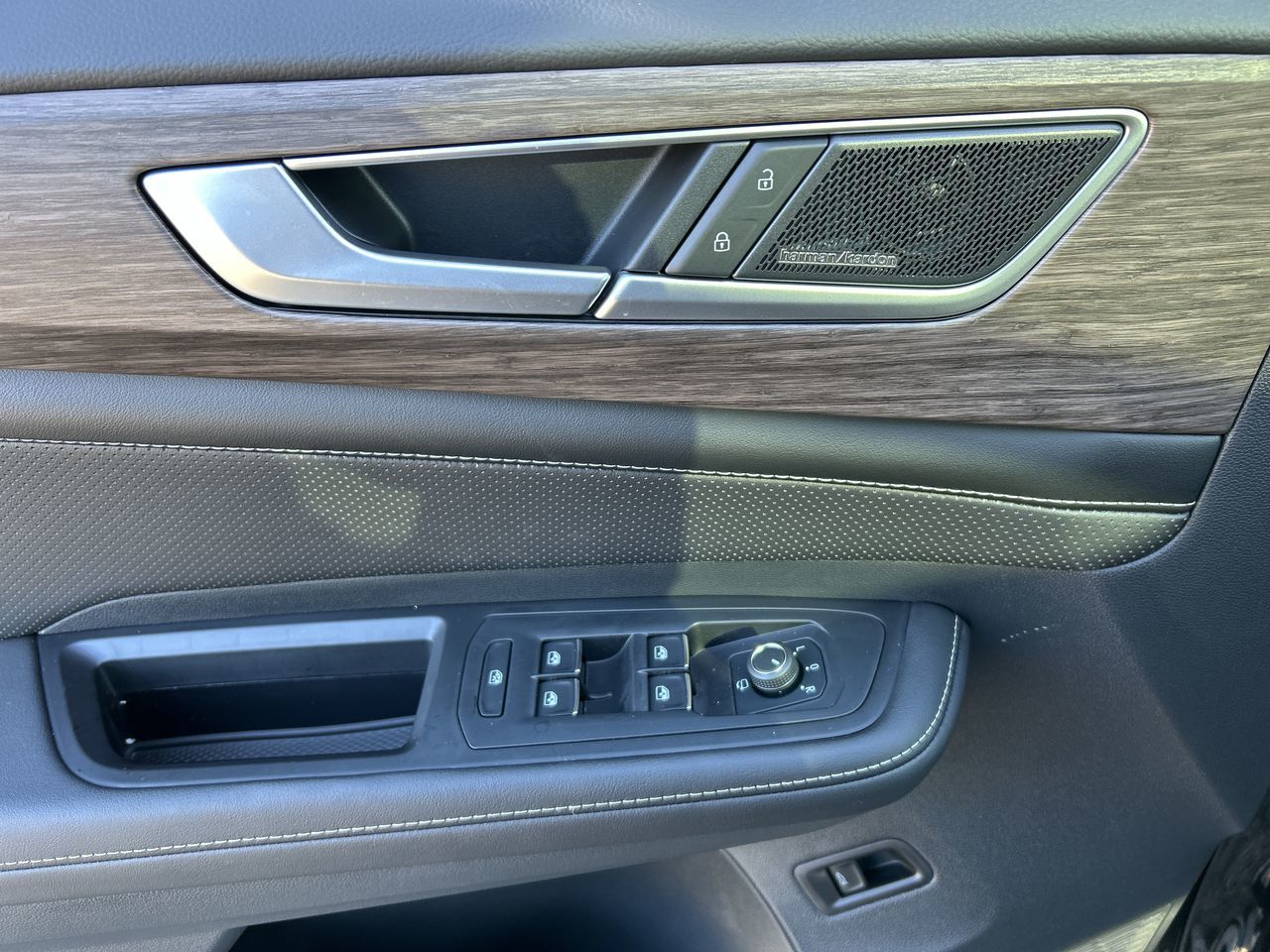 2025 Volkswagen Atlas in Mississauga, Ontario