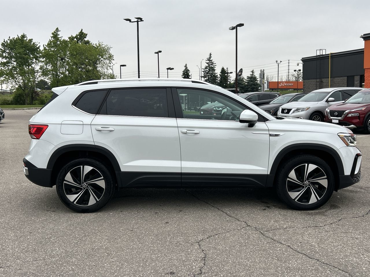 Volkswagen Taos  2023 à Mississauga, Ontario