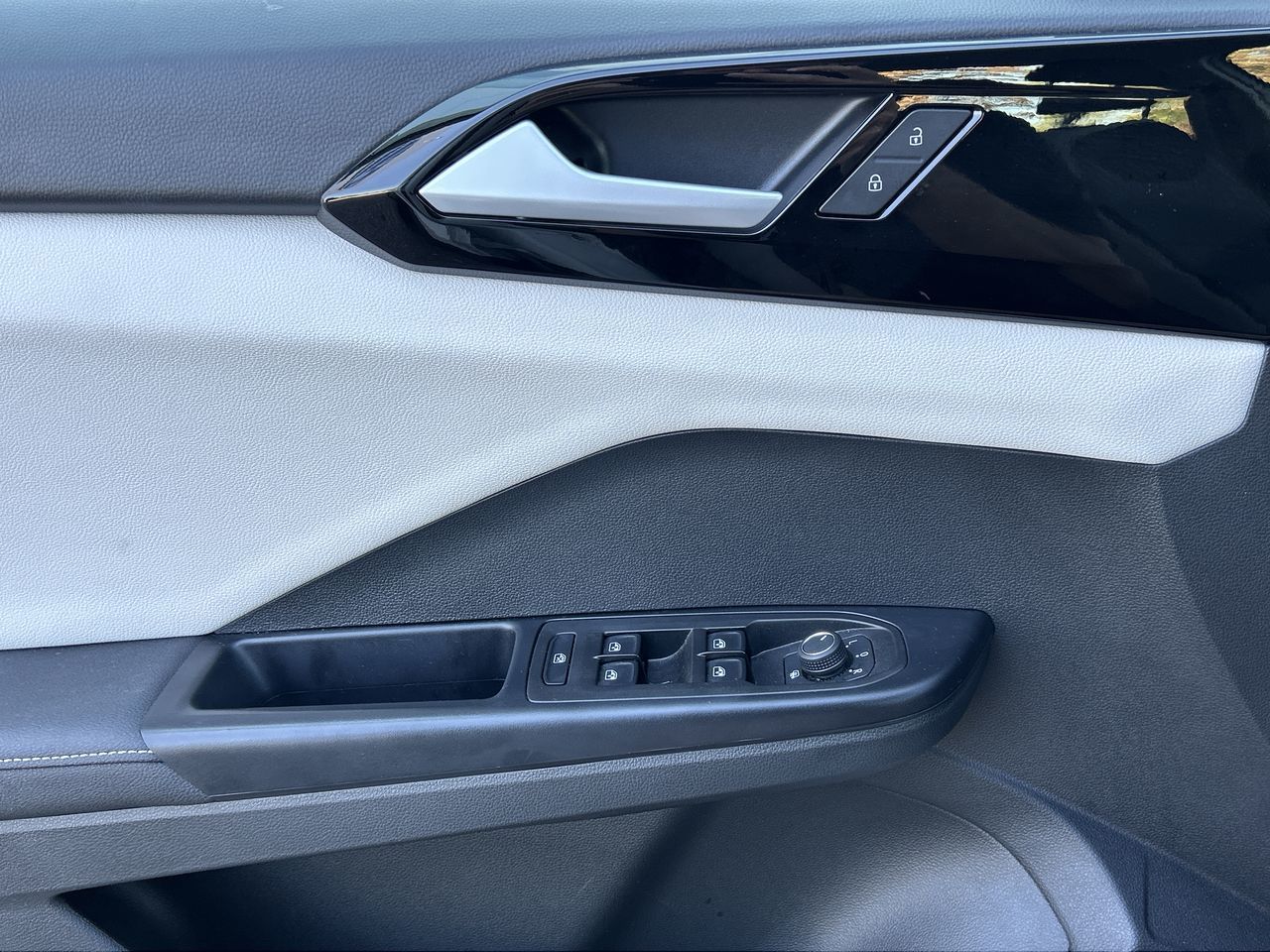 2025 Volkswagen Taos