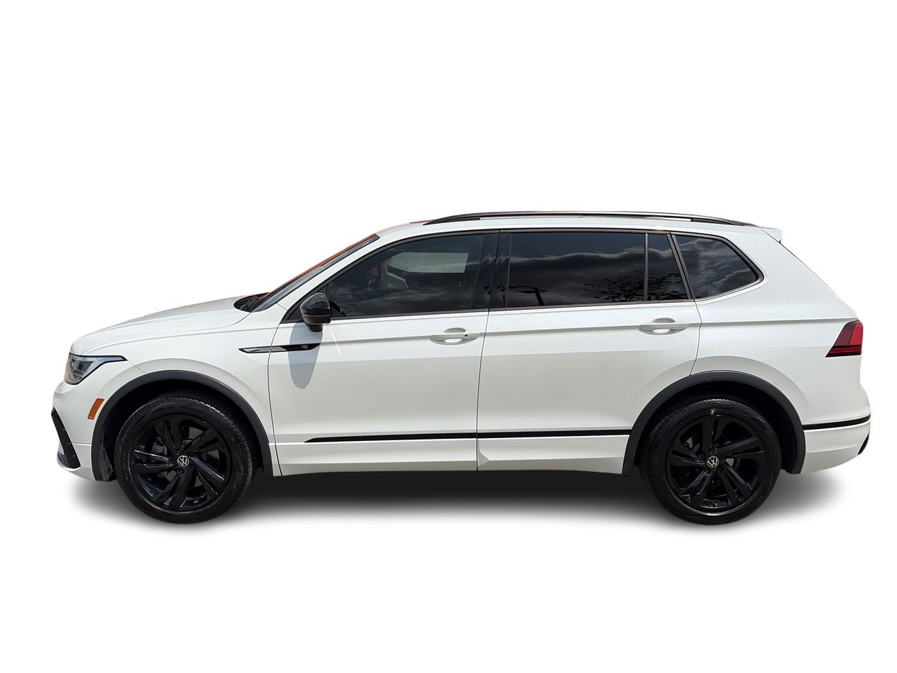 Photo 2024 Volkswagen Tiguan Comfortline R-Line Black 2.0T 8sp at w/Tip 4M #8