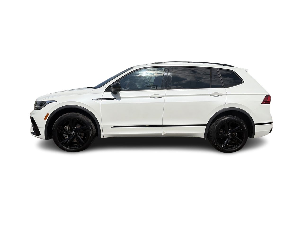 Photo 2024 Volkswagen Tiguan Comfortline R-Line Black 2.0T 8sp at w/Tip 4M #8