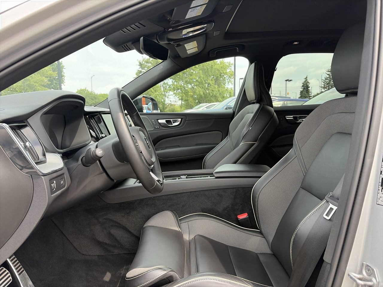 2022 Volvo XC60 in Mississauga, Ontario
