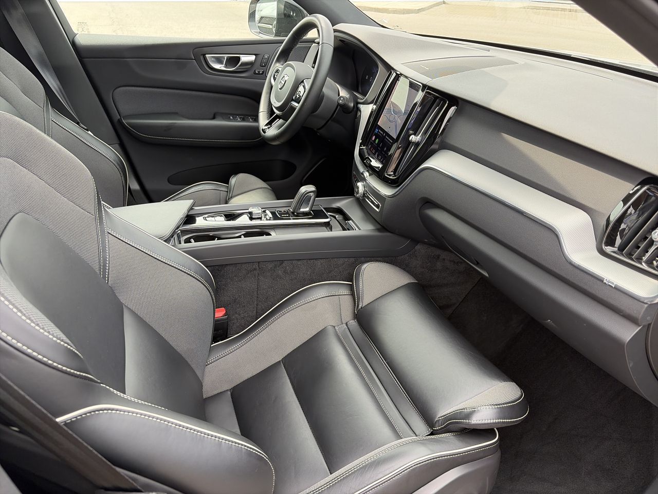 2022 Volvo XC60 in Mississauga, Ontario