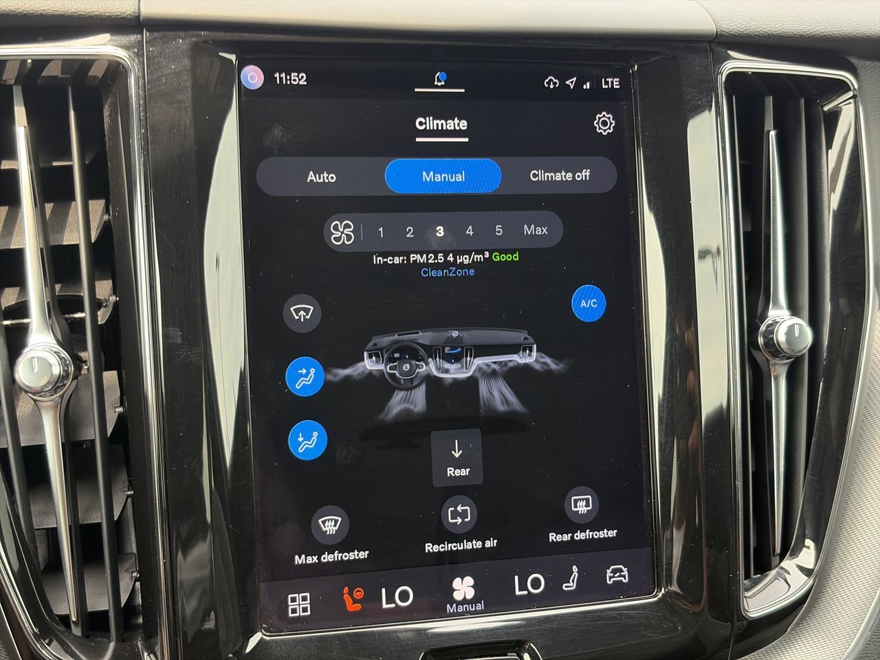 2022 Volvo XC60 in Mississauga, Ontario
