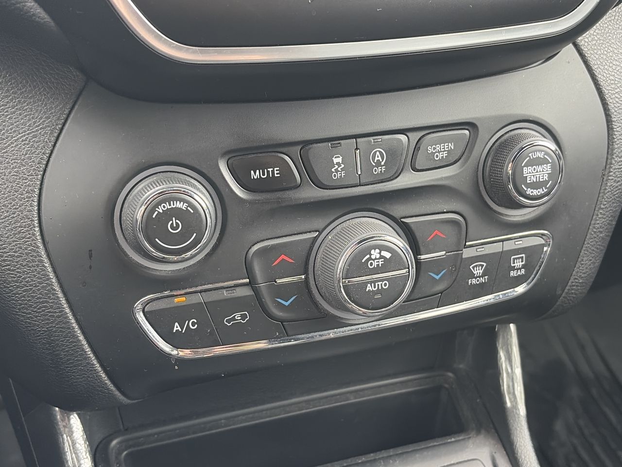 2021 Jeep Cherokee in Mississauga, Ontario