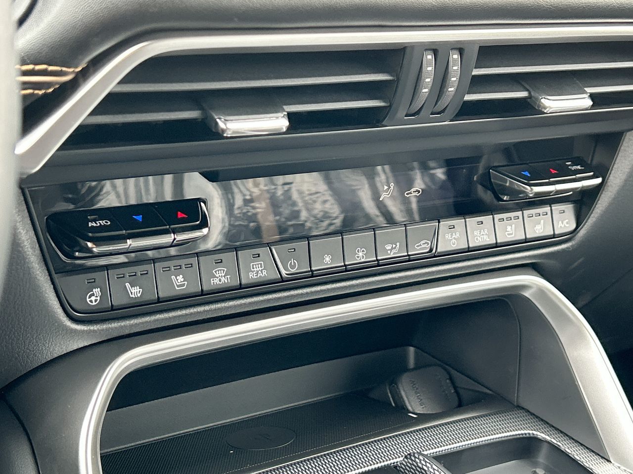 2025 Mazda CX-70 Plug-In Hybrid in Mississauga, Ontario