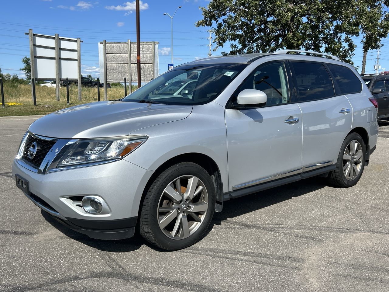 2014 Nissan Pathfinder in Mississauga, Ontario