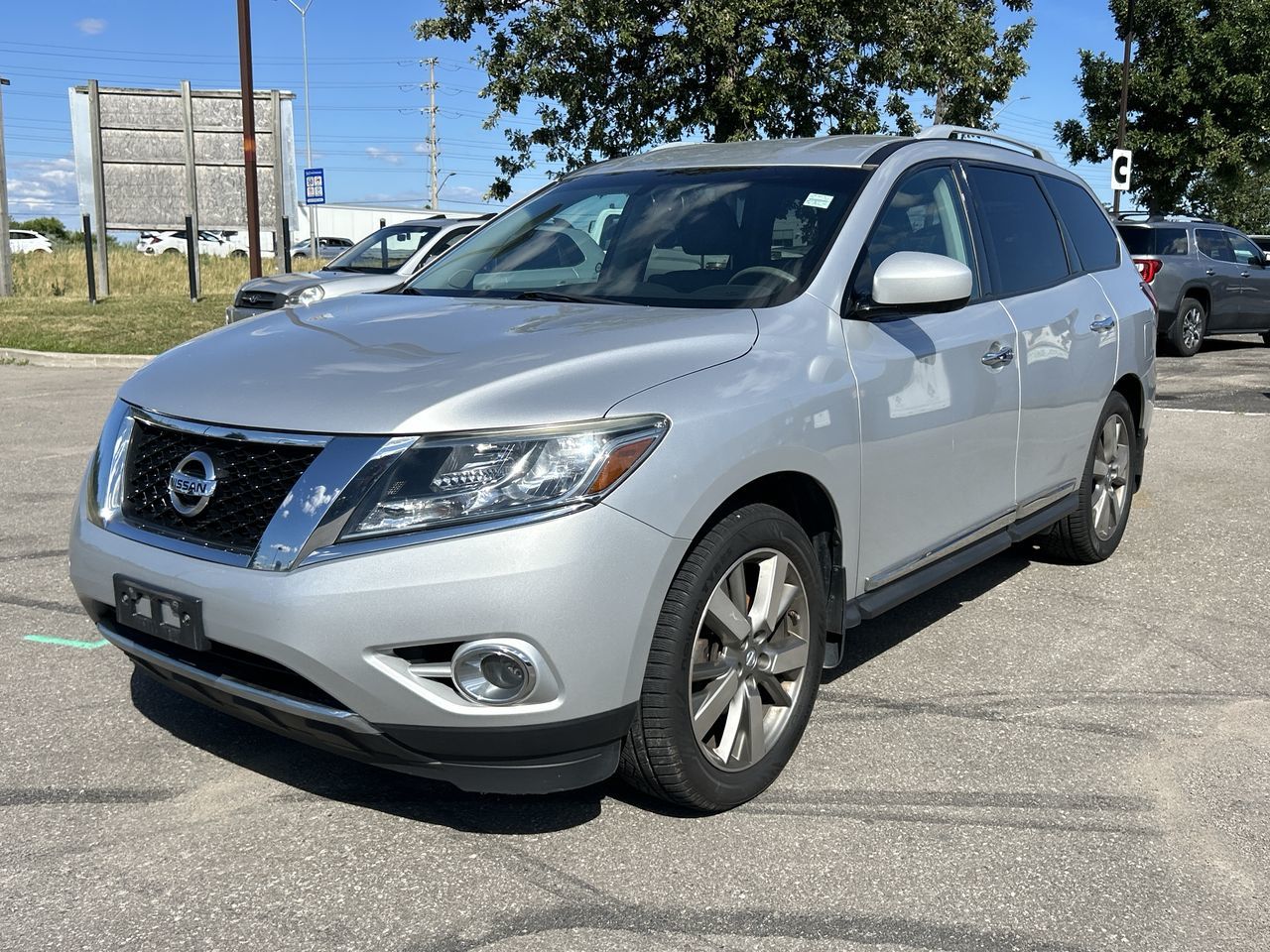 2014 Nissan Pathfinder in Mississauga, Ontario