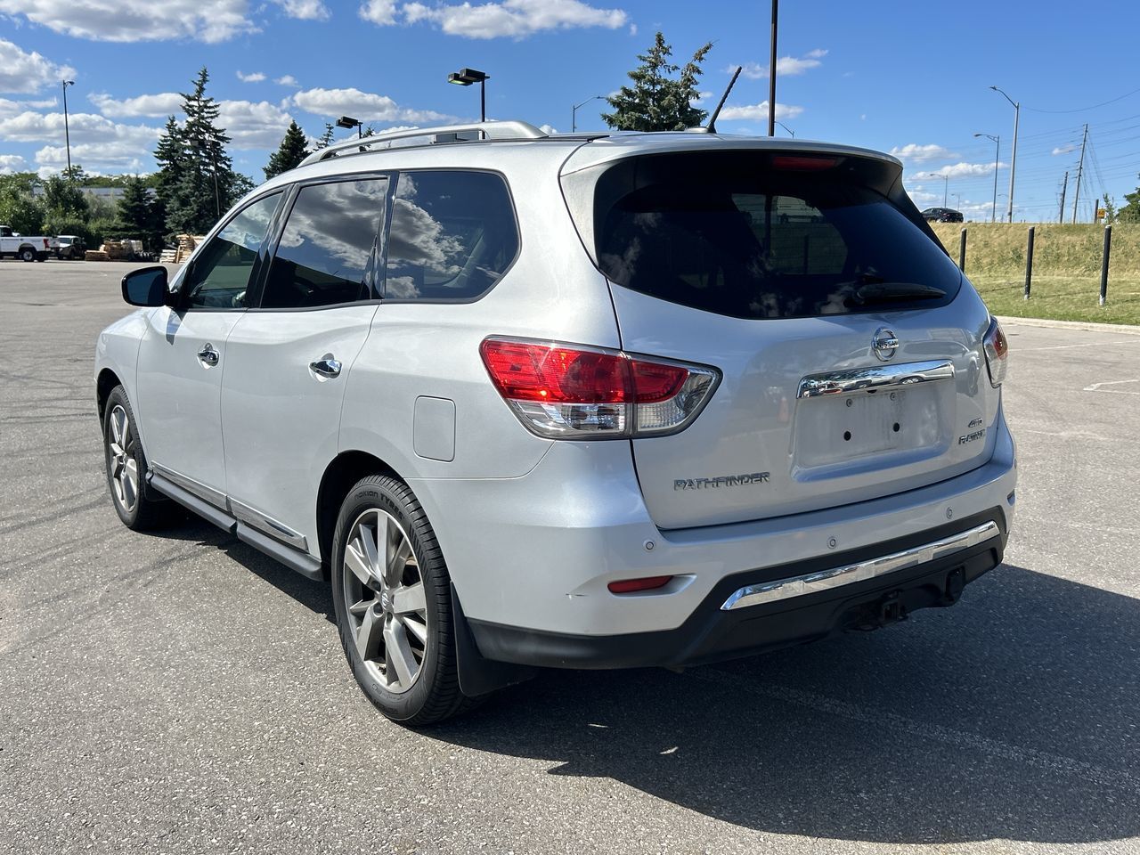 2014 Nissan Pathfinder in Mississauga, Ontario