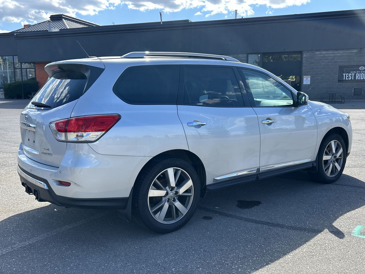 2014 Nissan Pathfinder in Mississauga, Ontario