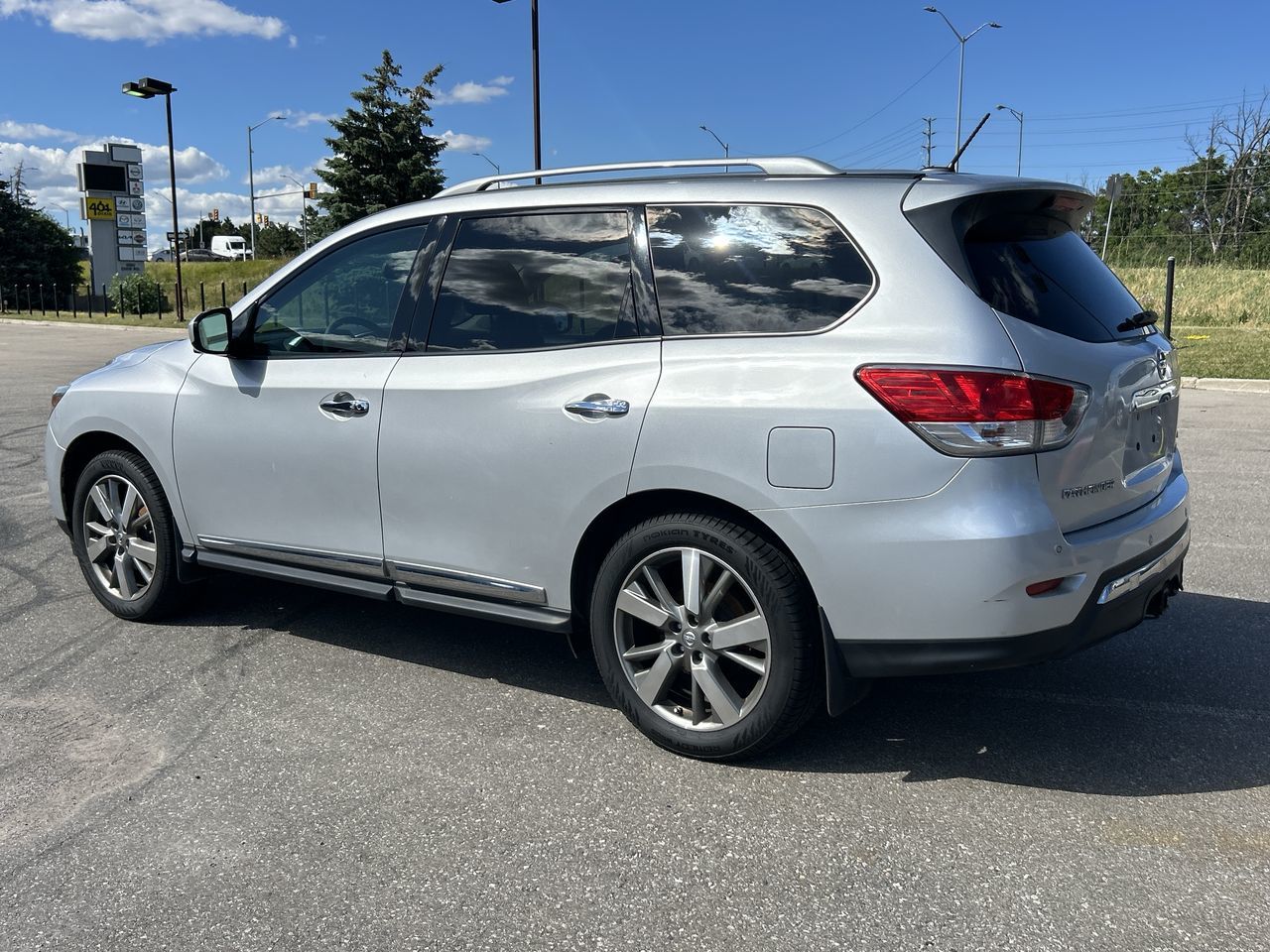 2014 Nissan Pathfinder in Mississauga, Ontario