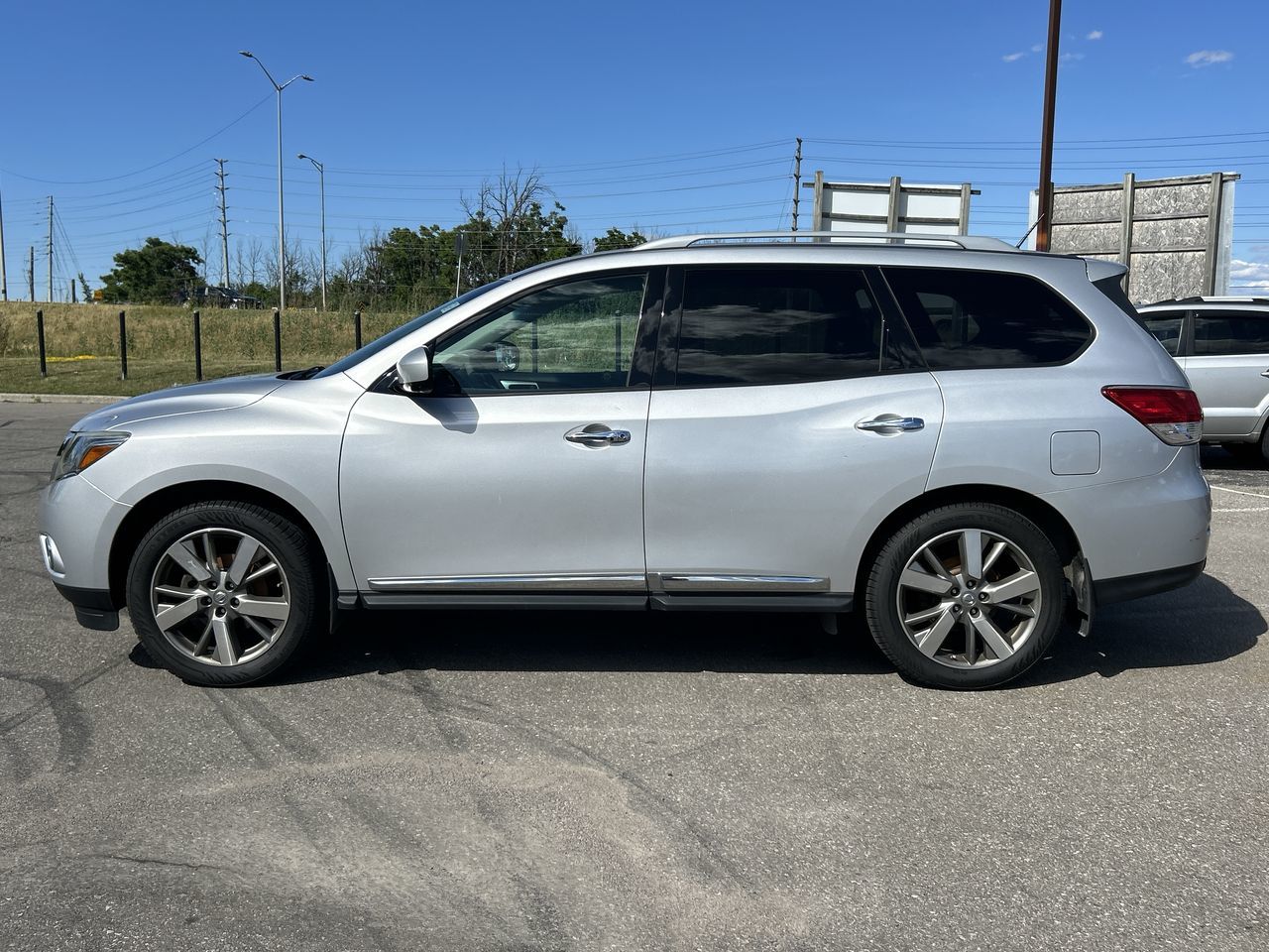 2014 Nissan Pathfinder in Mississauga, Ontario