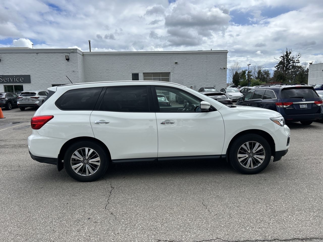 2018 Nissan Pathfinder in Mississauga, Ontario