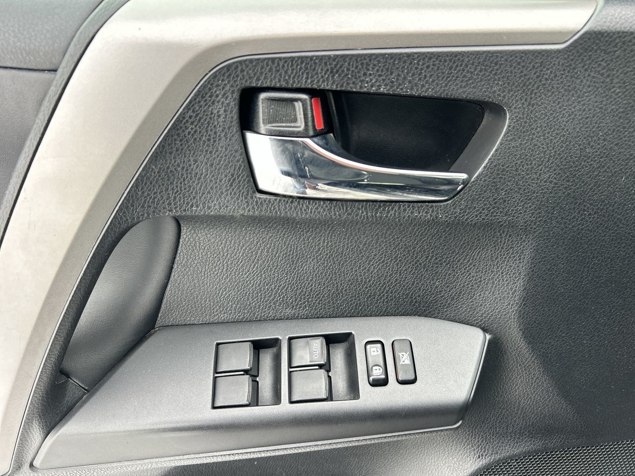 Toyota RAV4  2017 à Mississauga, Ontario