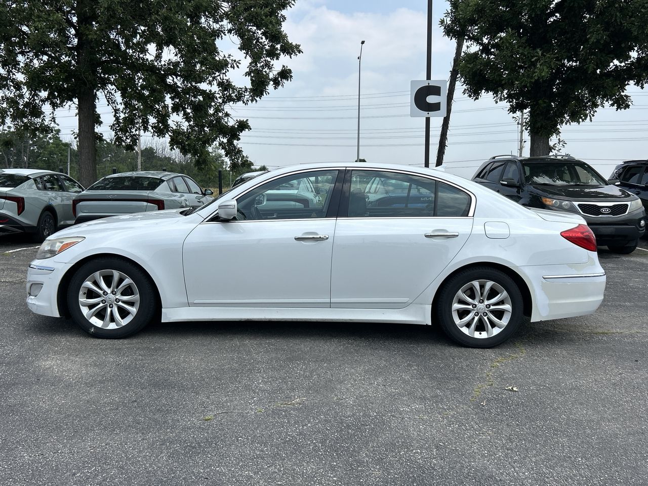2012 Hyundai Genesis in Mississauga, Ontario
