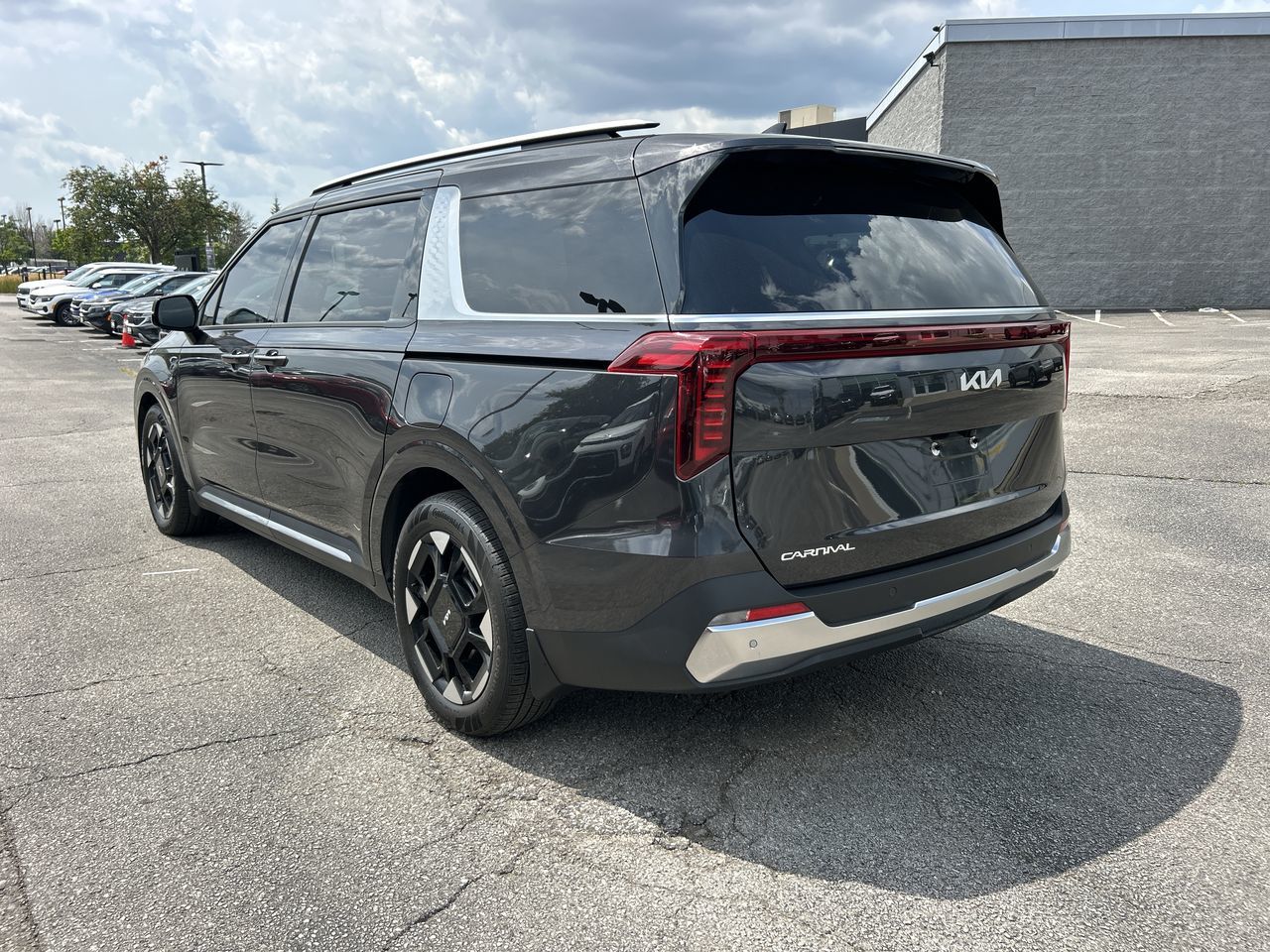 2025 Kia Carnival in Mississauga, Ontario