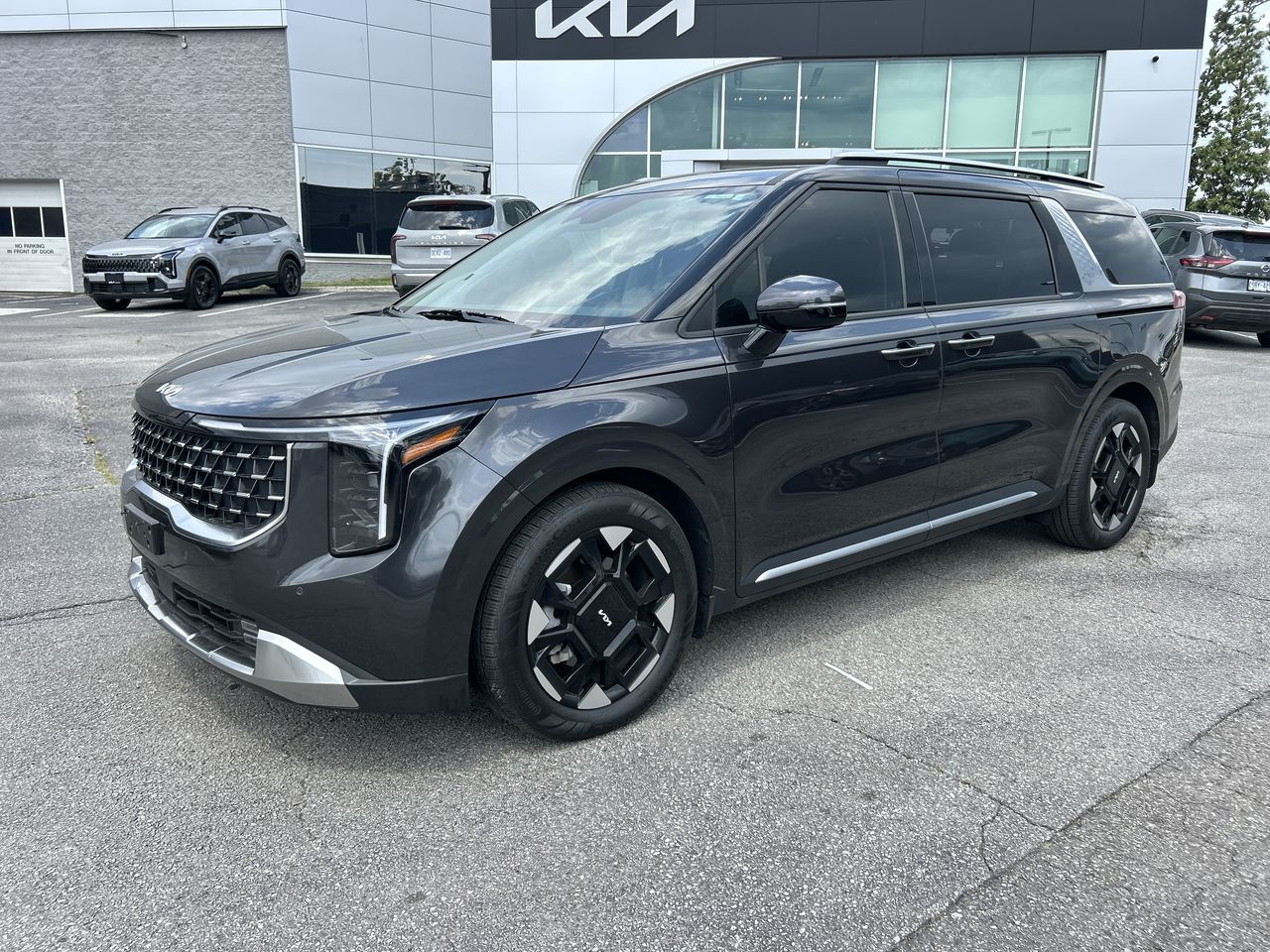 2025 Kia Carnival in Mississauga, Ontario