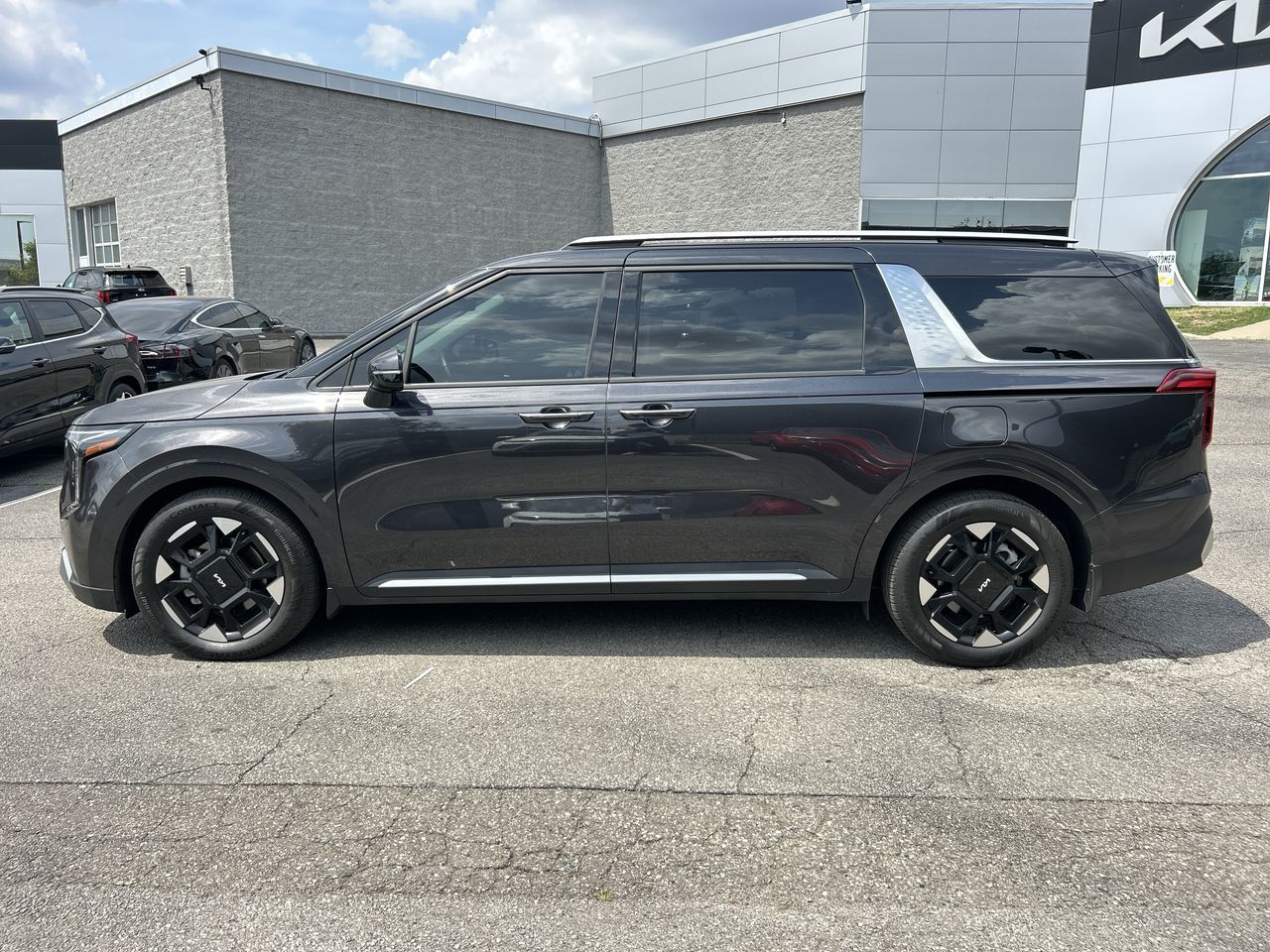 2025 Kia Carnival in Mississauga, Ontario