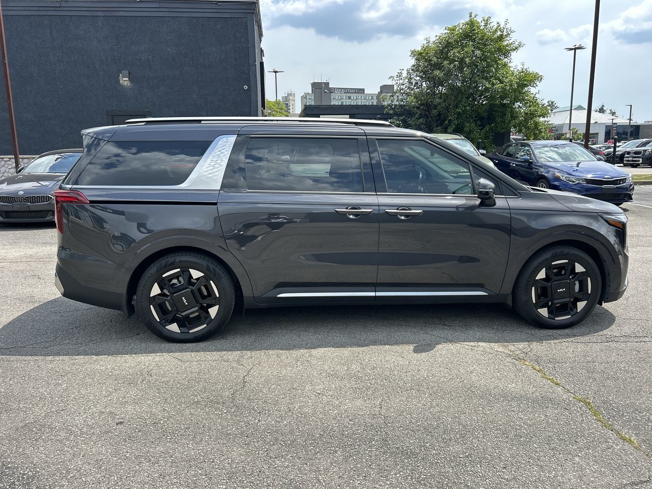 2025 Kia Carnival in Mississauga, Ontario