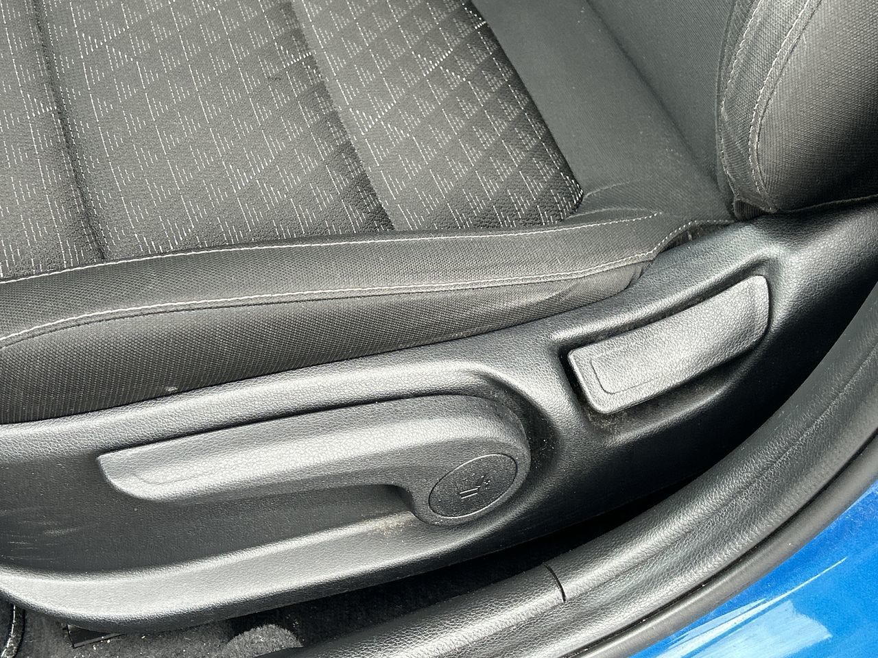 Kia Rio 5-door  2023 à Mississauga, Ontario