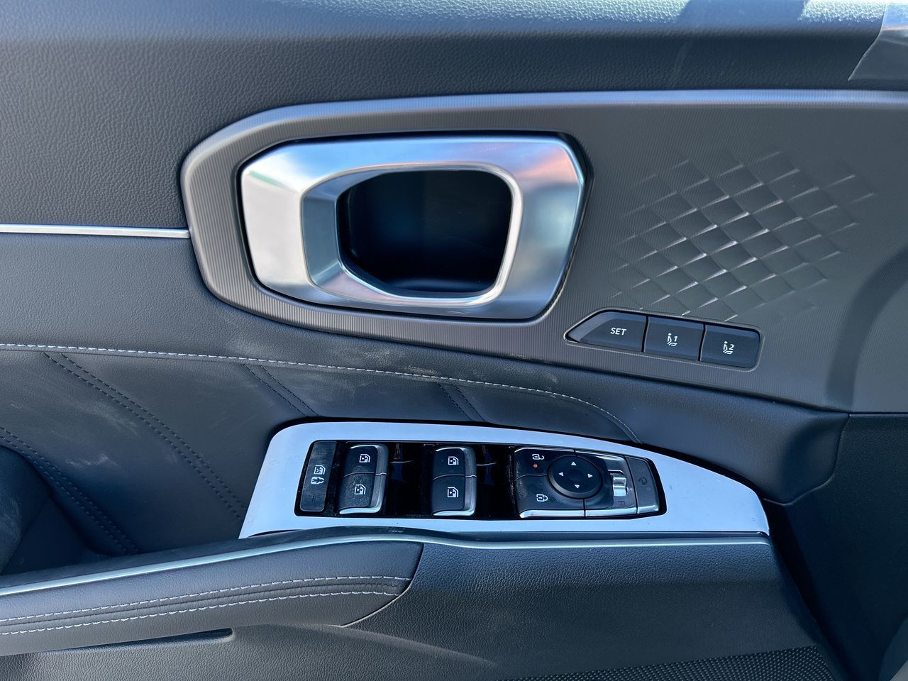 2025 Kia SORENTO HEV in Mississauga, Ontario