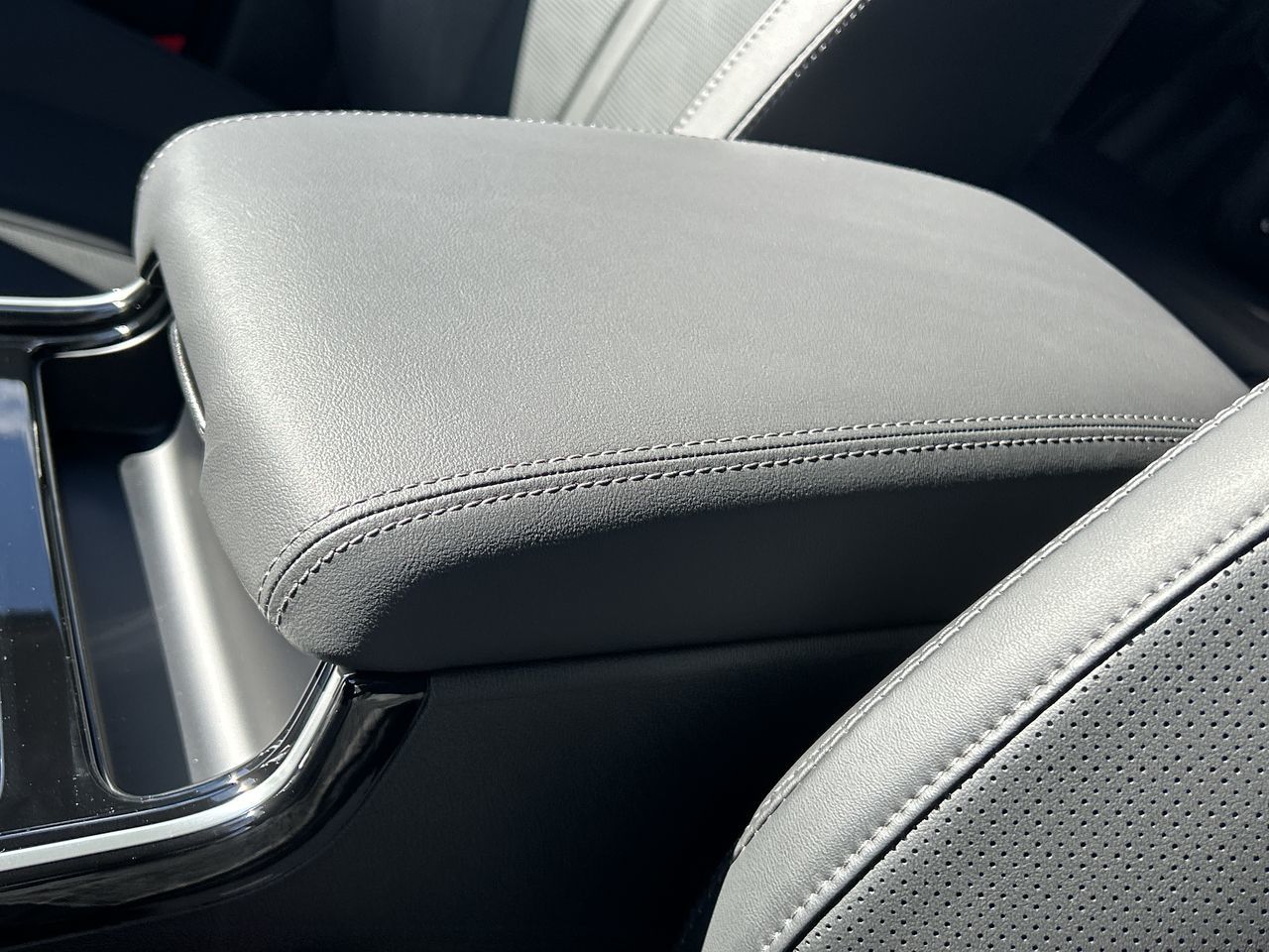 2025 Kia Sorento in Mississauga, Ontario