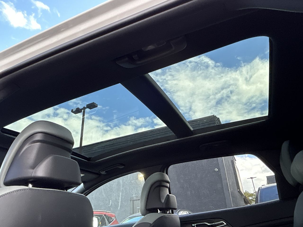 2024 Kia Sportage in Mississauga, Ontario