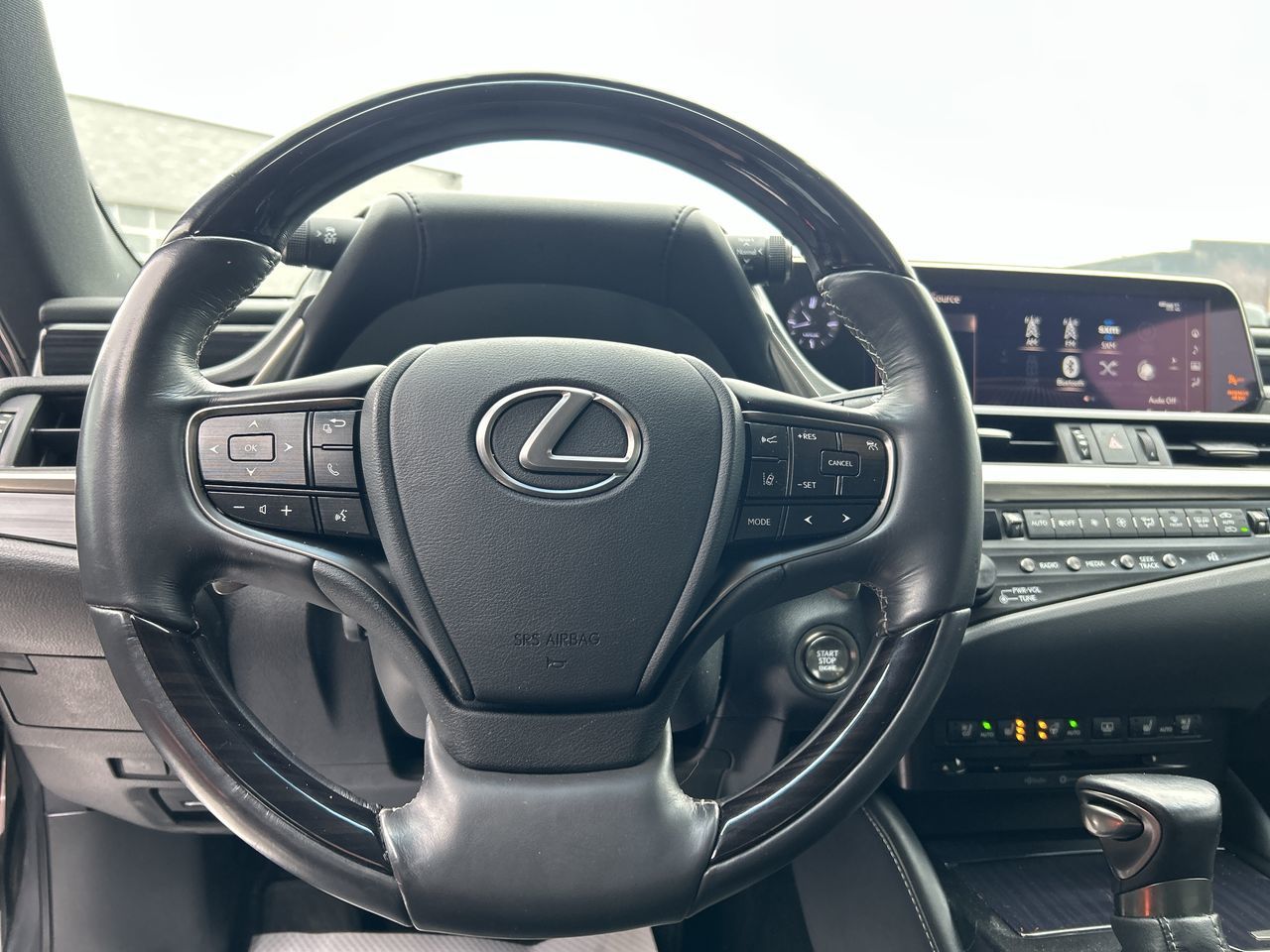 2019 Lexus ES in Mississauga, Ontario