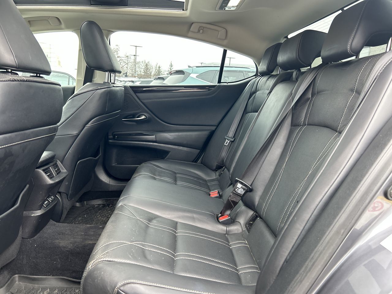 2019 Lexus ES in Mississauga, Ontario