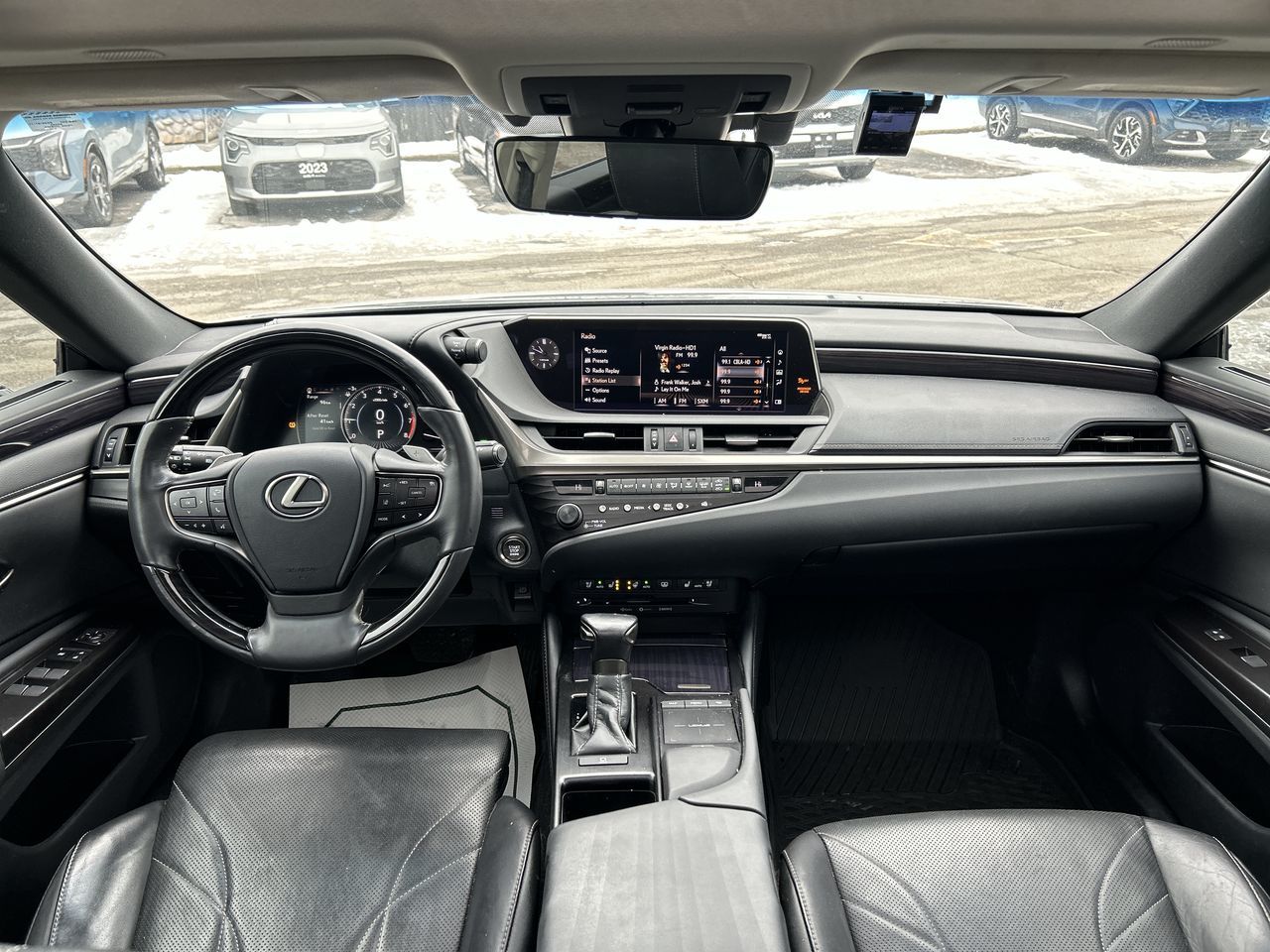 2019 Lexus ES in Mississauga, Ontario
