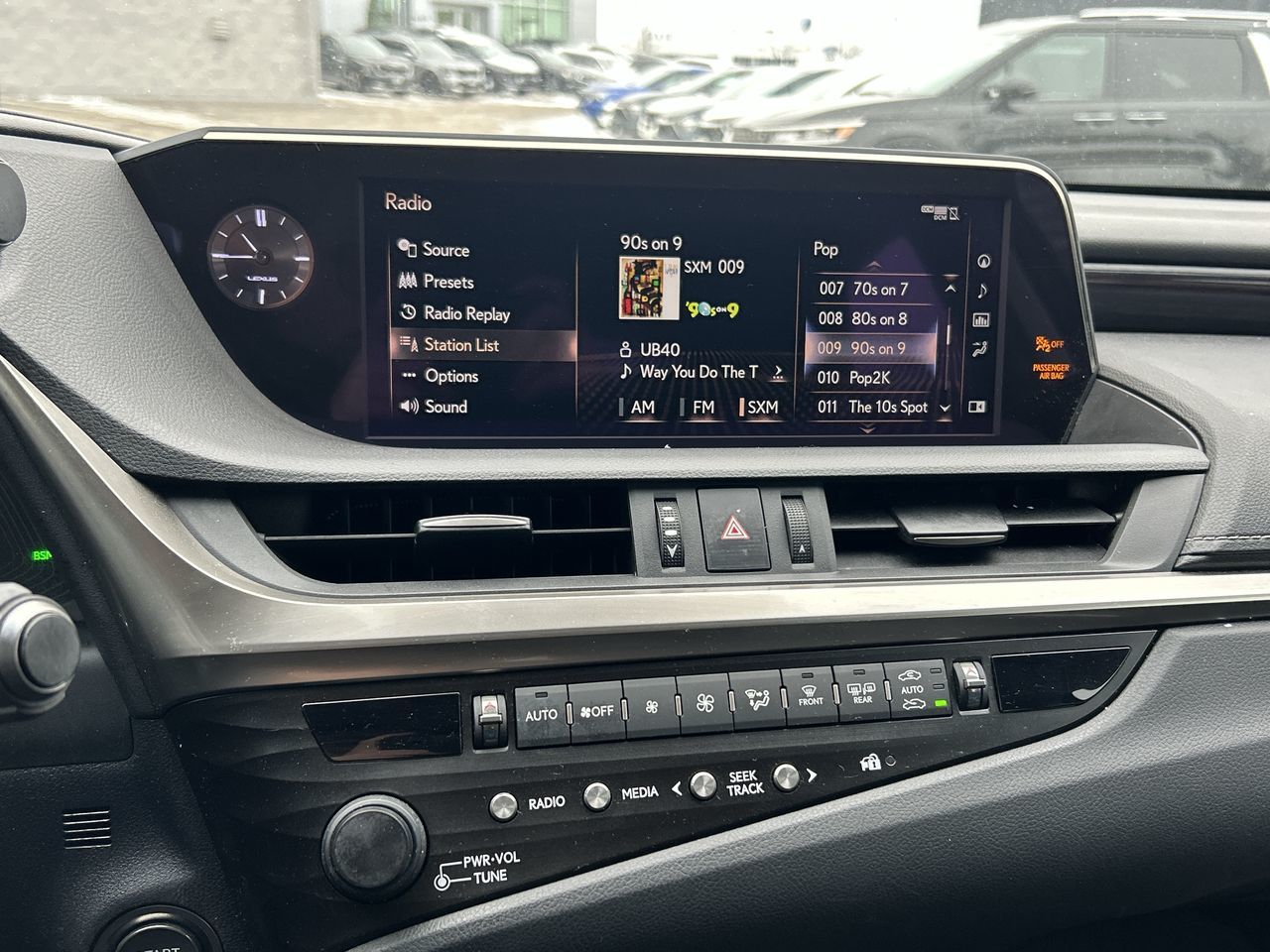 2019 Lexus ES in Mississauga, Ontario