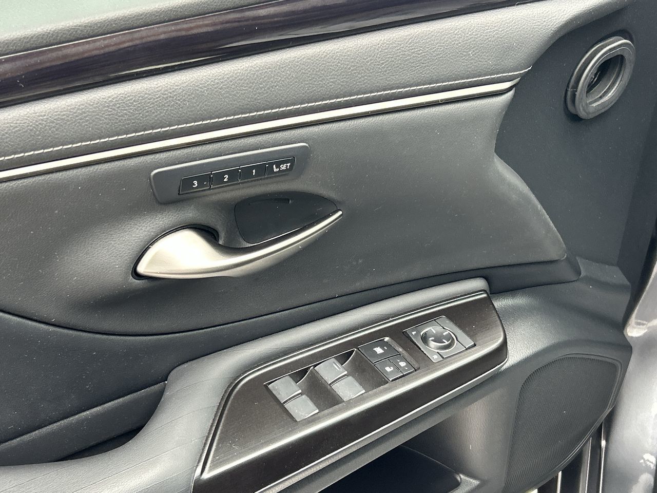 2019 Lexus ES in Mississauga, Ontario