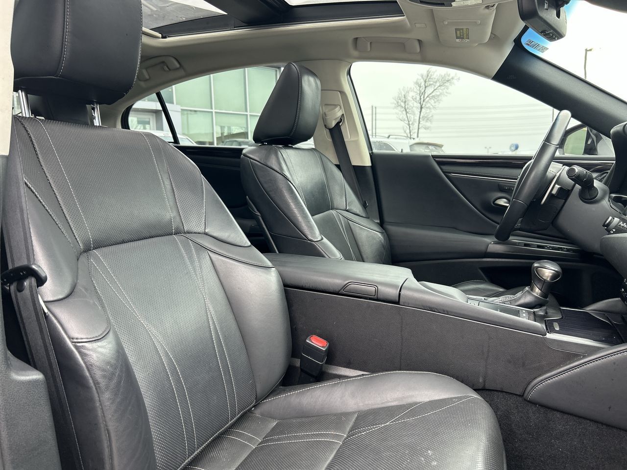 2019 Lexus ES in Mississauga, Ontario