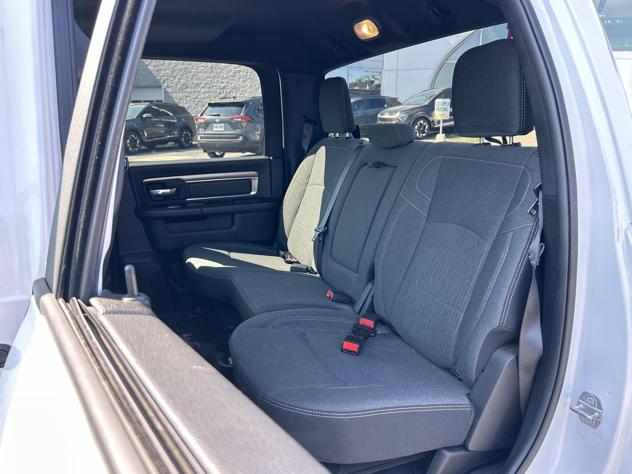 Ram RAM 1500 Classic Crew Cab 4x4 (DS)  2021 à Mississauga, Ontario