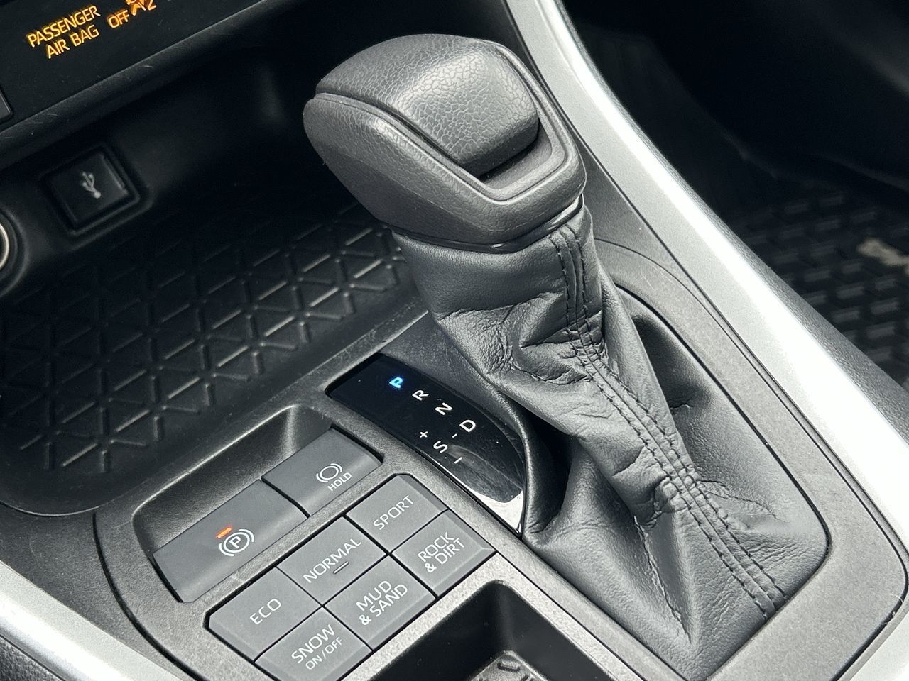 2022 Toyota RAV4 in Mississauga, Ontario