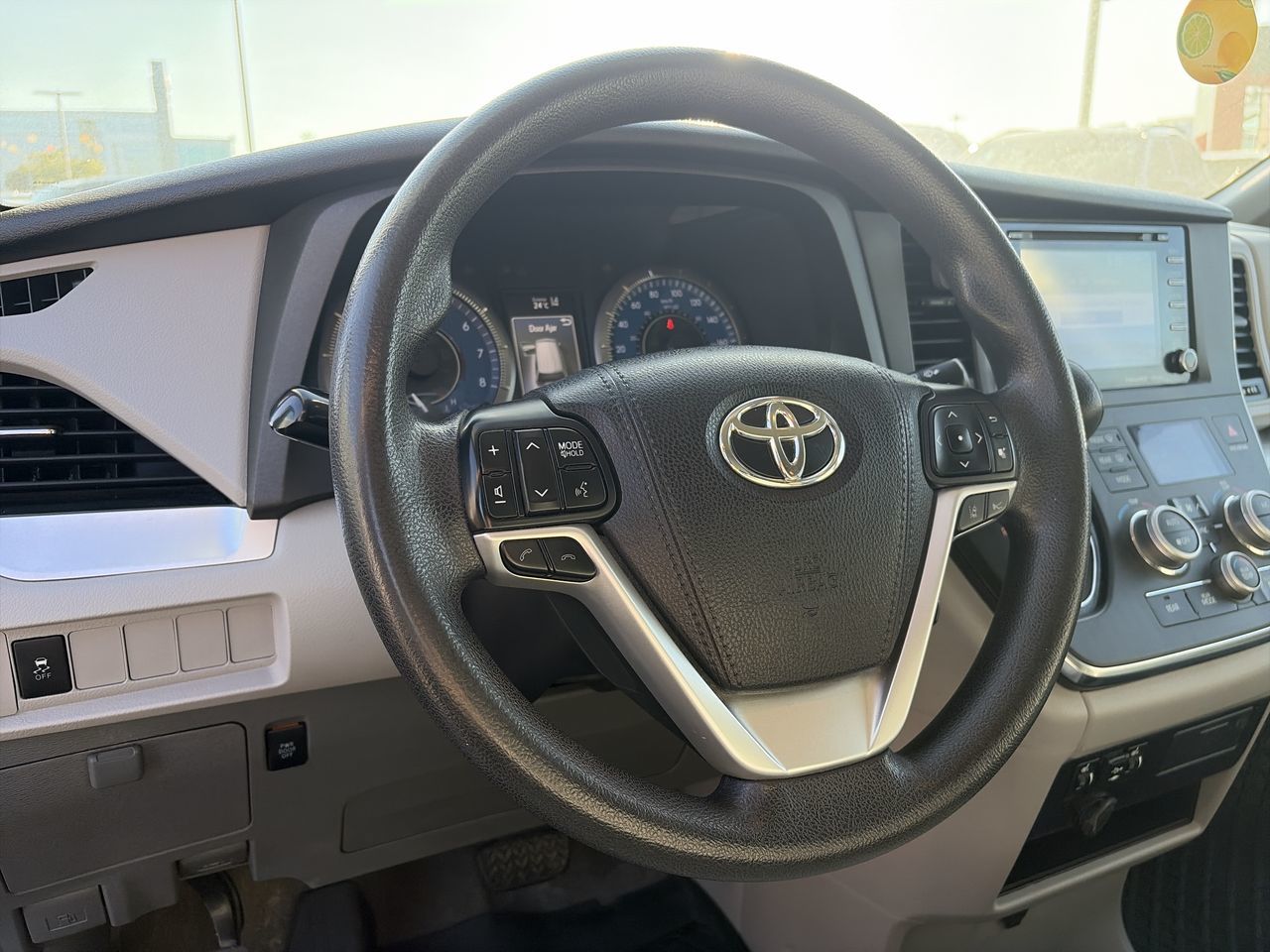 2018 Toyota Sienna in Mississauga, Ontario