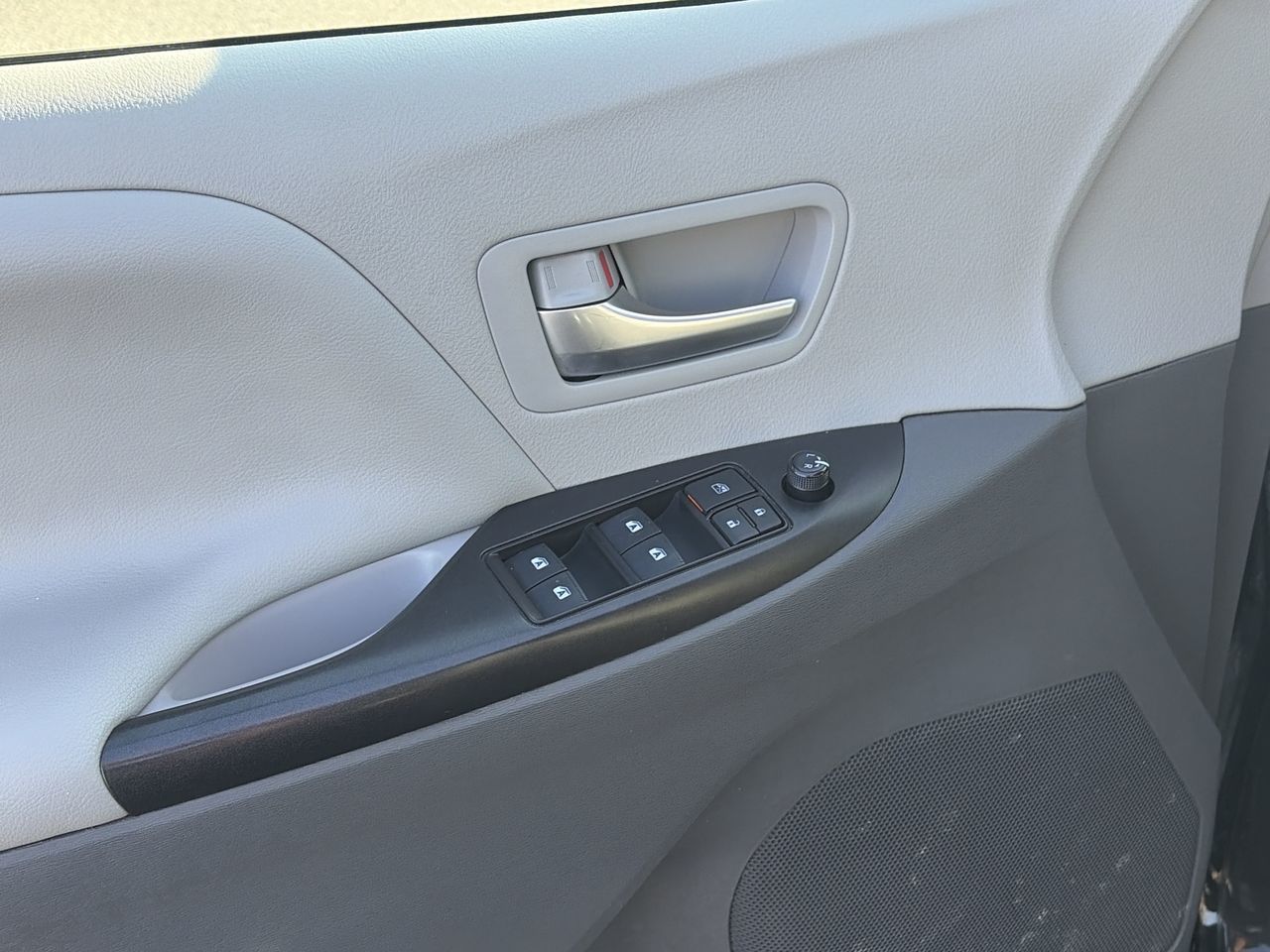 2018 Toyota Sienna in Mississauga, Ontario