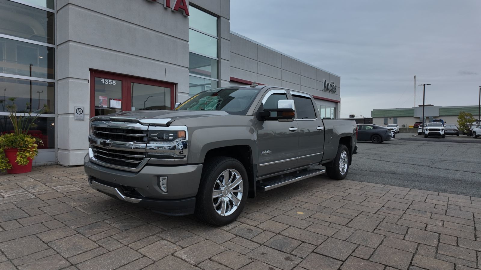 Photo 2017 Chevrolet Silverado 1500 High Country #3