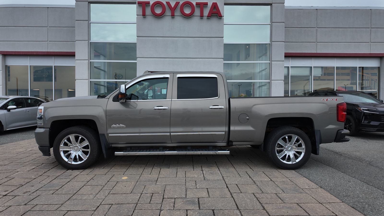 Photo 2017 Chevrolet Silverado 1500 High Country #4