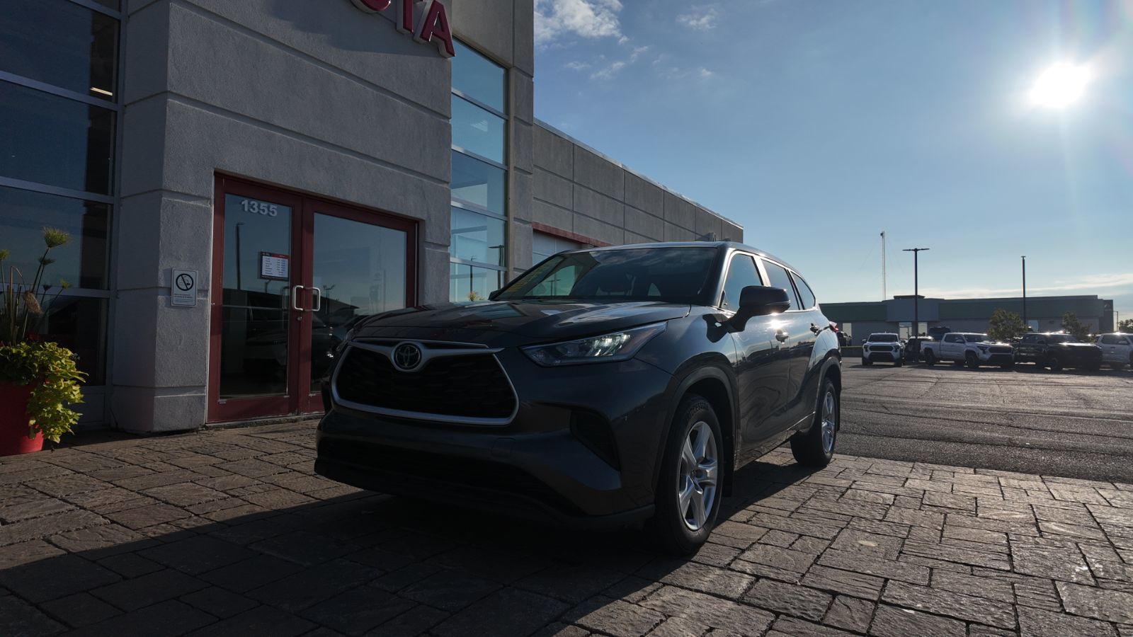 Photo 2024 Toyota Highlander LE #3