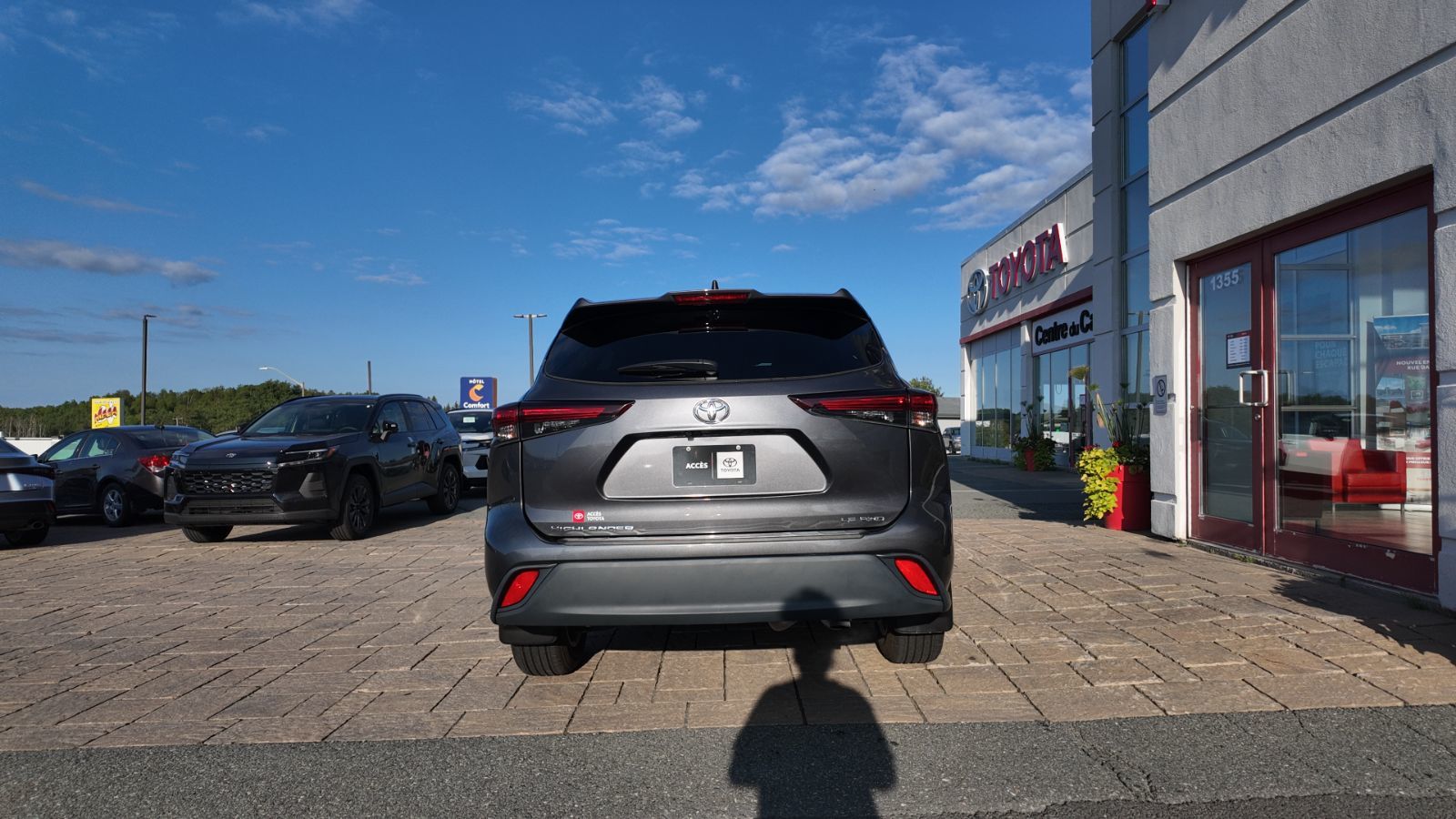Photo 2024 Toyota Highlander LE #6